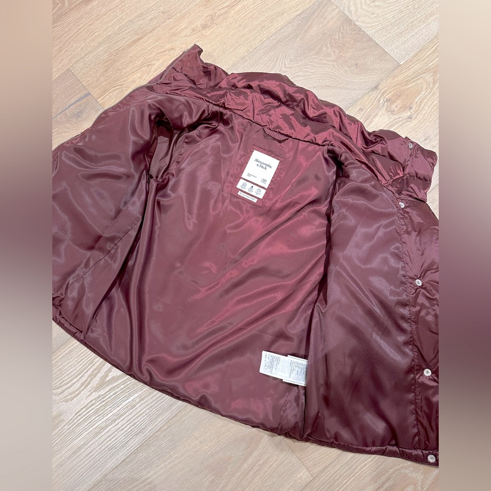 Abercrombie & Fitch Maroon cropped mini Puffer Jacket - Picture 6 of 7